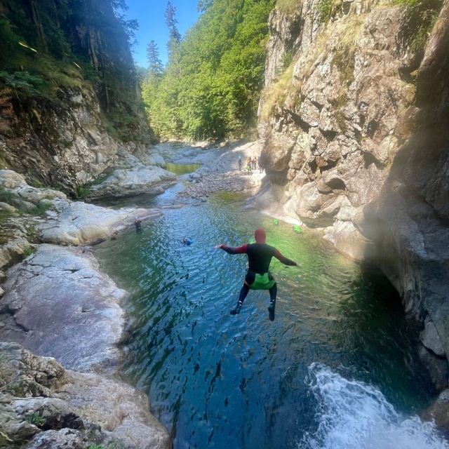 Ai-je besoin d'être sportif pour faire du canyoning ?